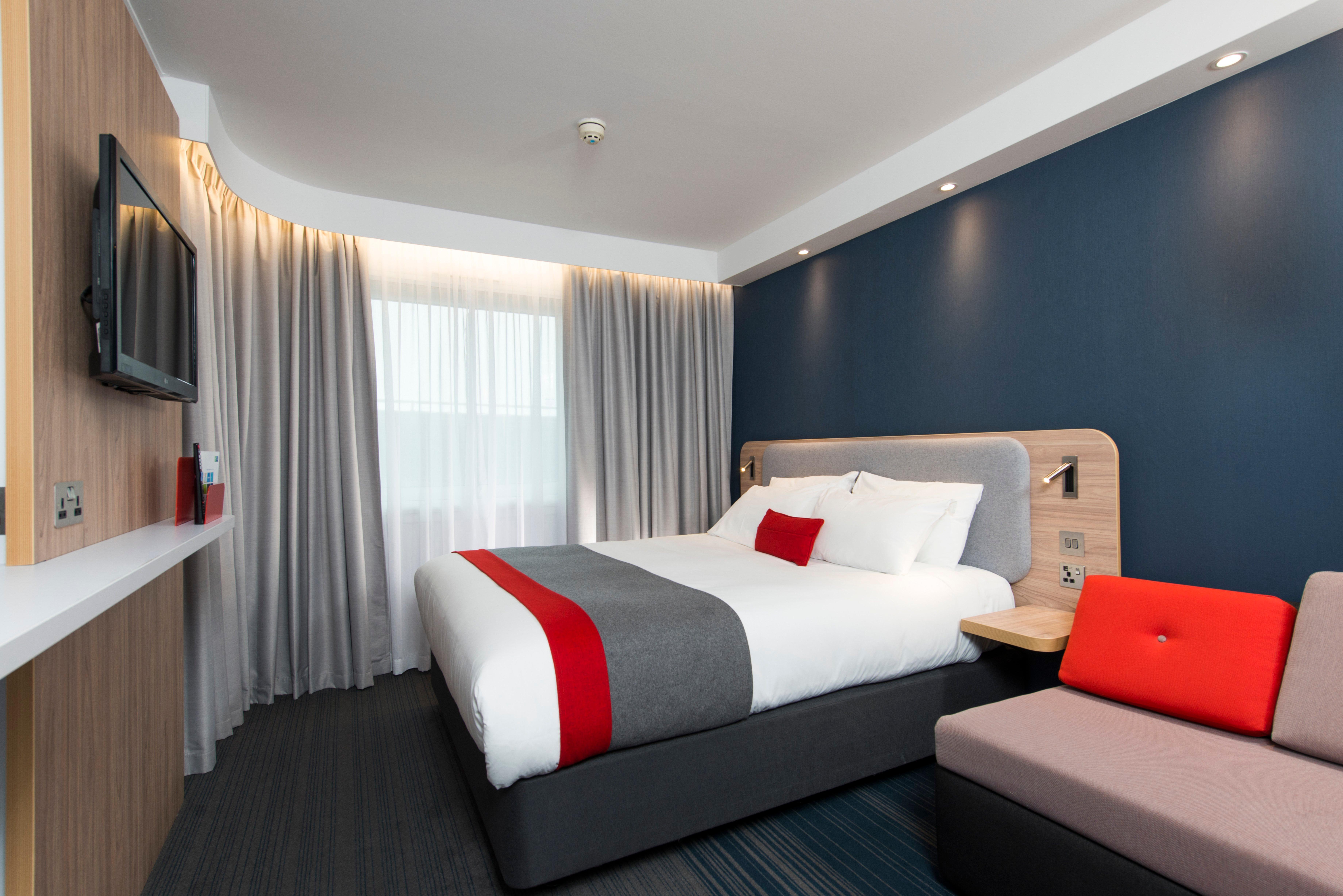 Holiday Inn Express Milton Keynes, An Ihg Hotel Εξωτερικό φωτογραφία