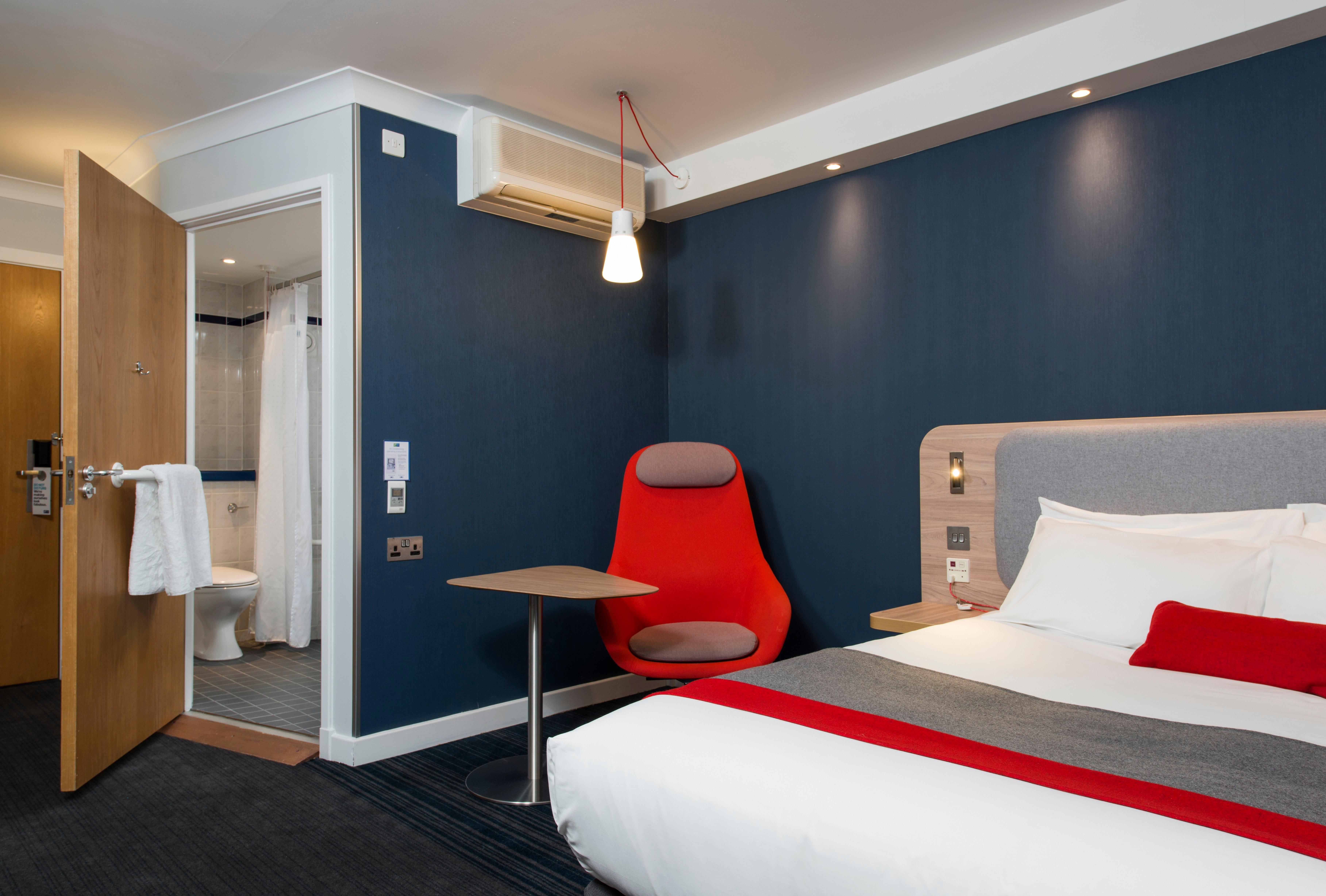 Holiday Inn Express Milton Keynes, An Ihg Hotel Εξωτερικό φωτογραφία