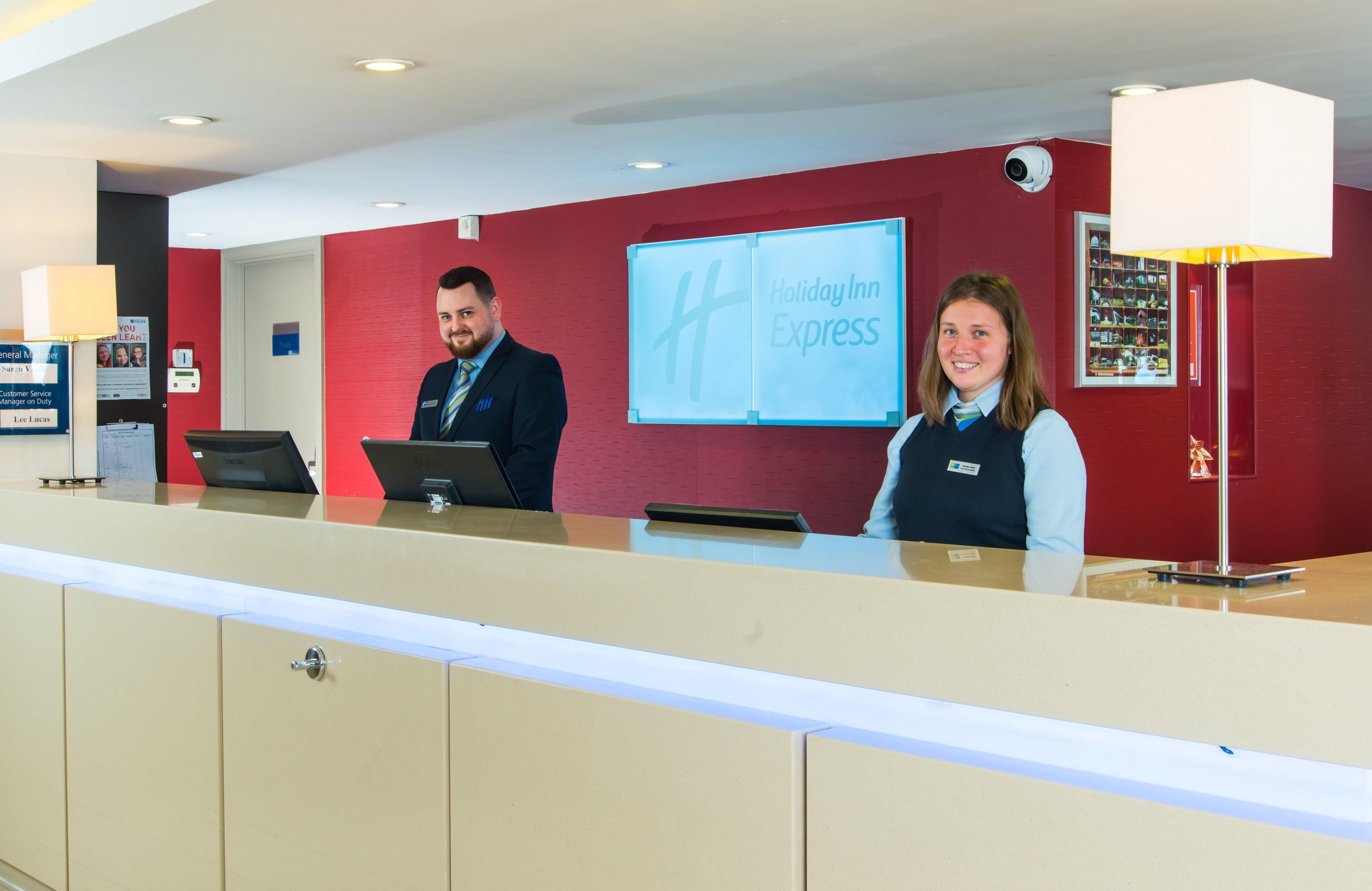 Holiday Inn Express Milton Keynes, An Ihg Hotel Εξωτερικό φωτογραφία