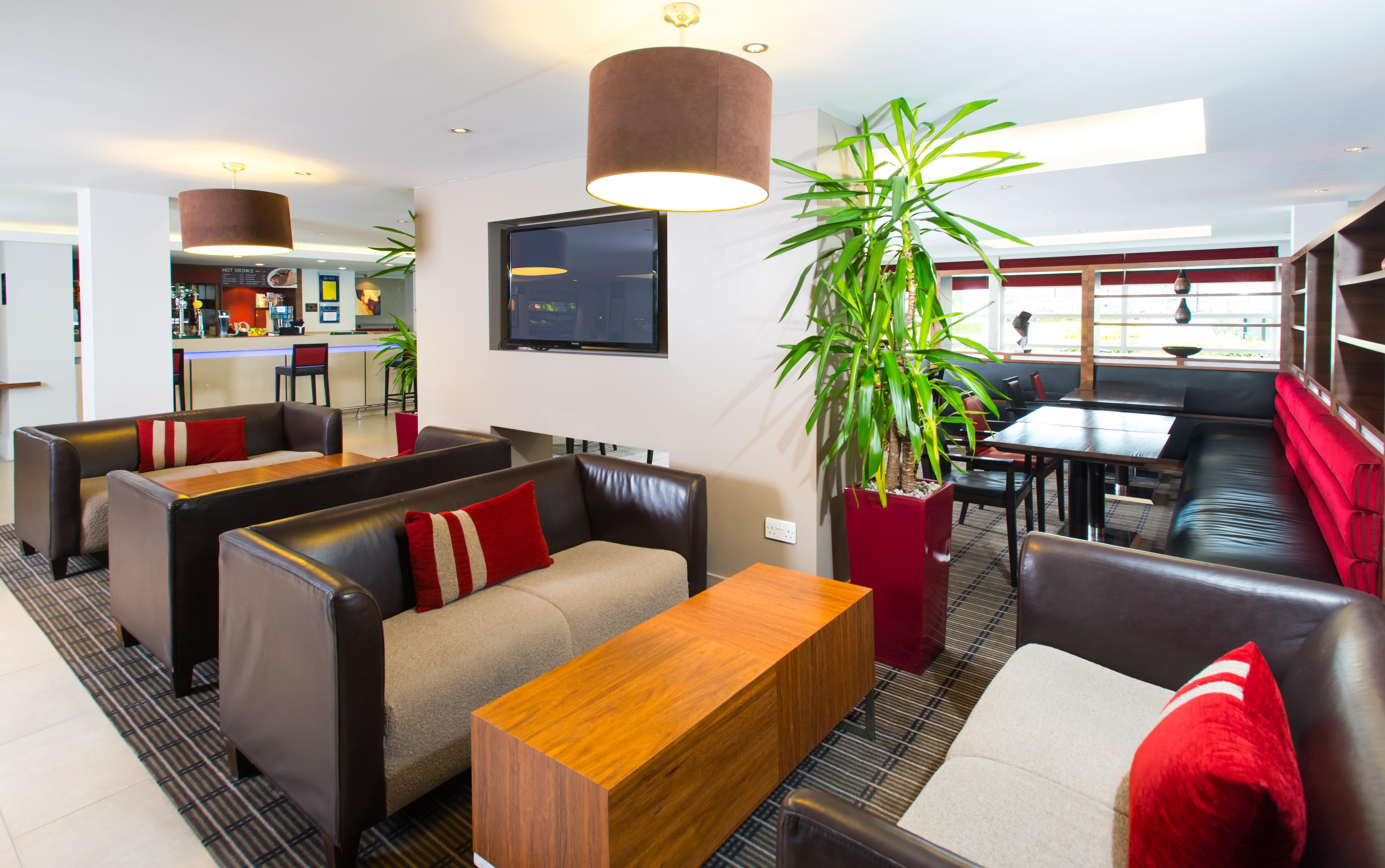 Holiday Inn Express Milton Keynes, An Ihg Hotel Εξωτερικό φωτογραφία