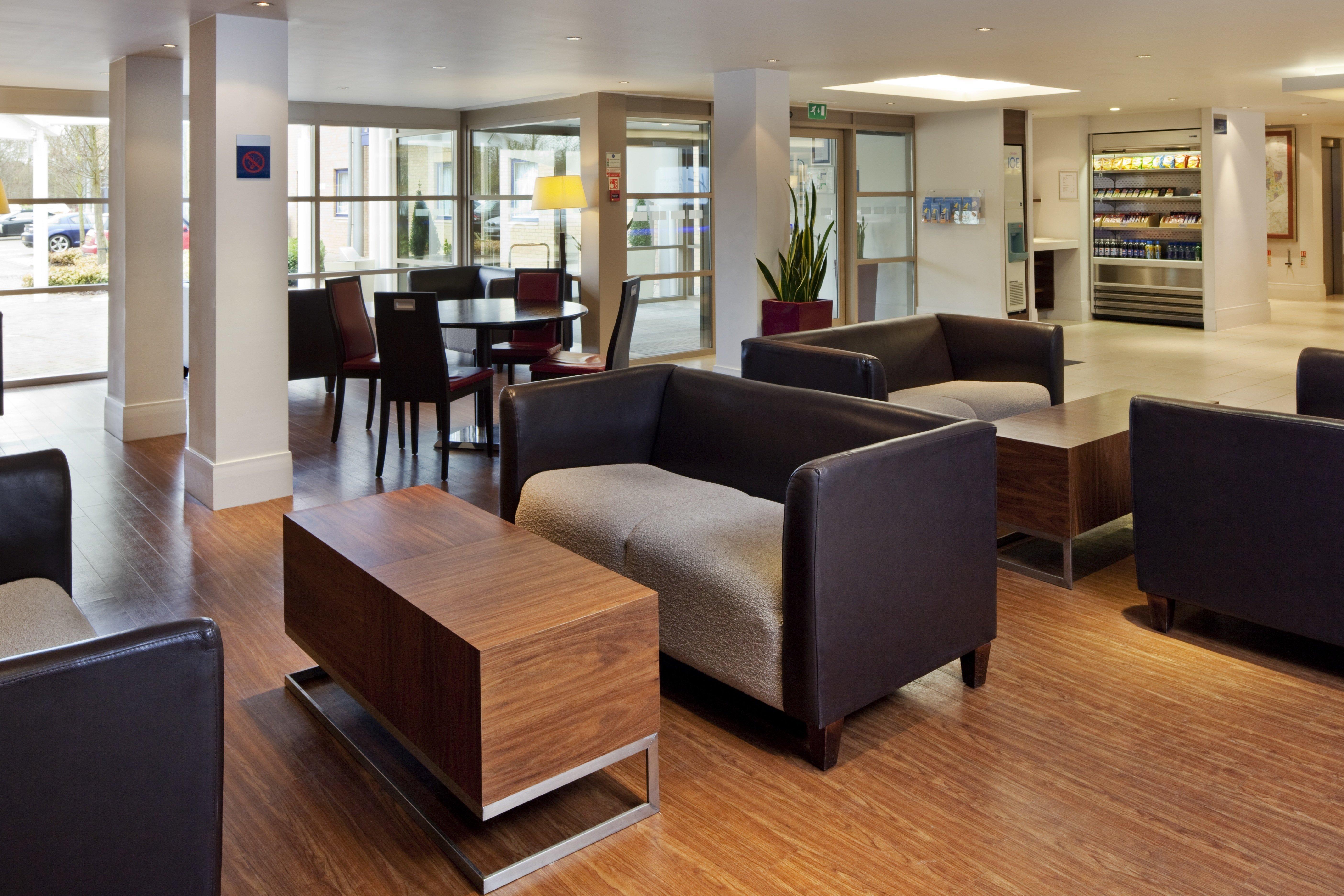 Holiday Inn Express Milton Keynes, An Ihg Hotel Εξωτερικό φωτογραφία