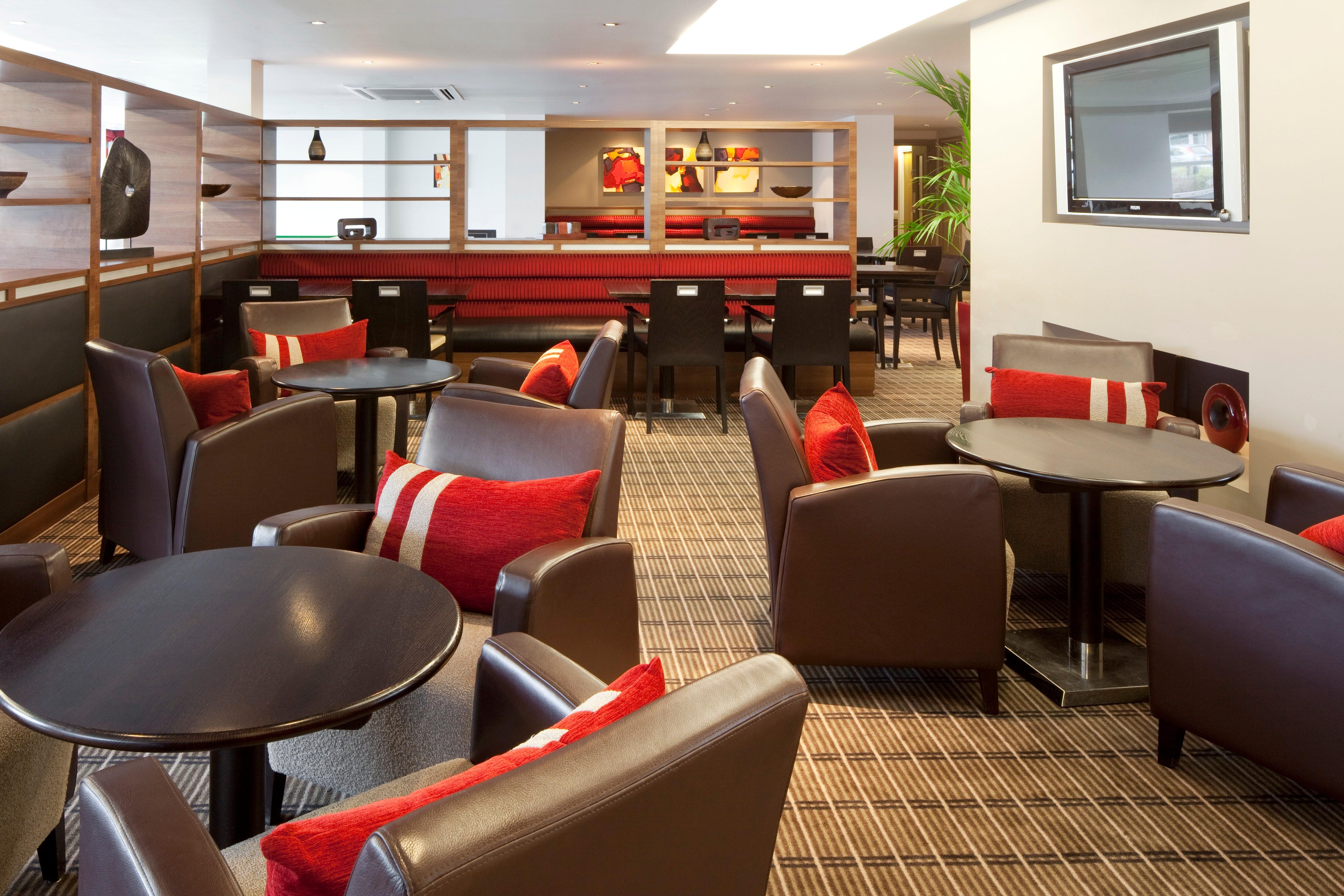 Holiday Inn Express Milton Keynes, An Ihg Hotel Εξωτερικό φωτογραφία