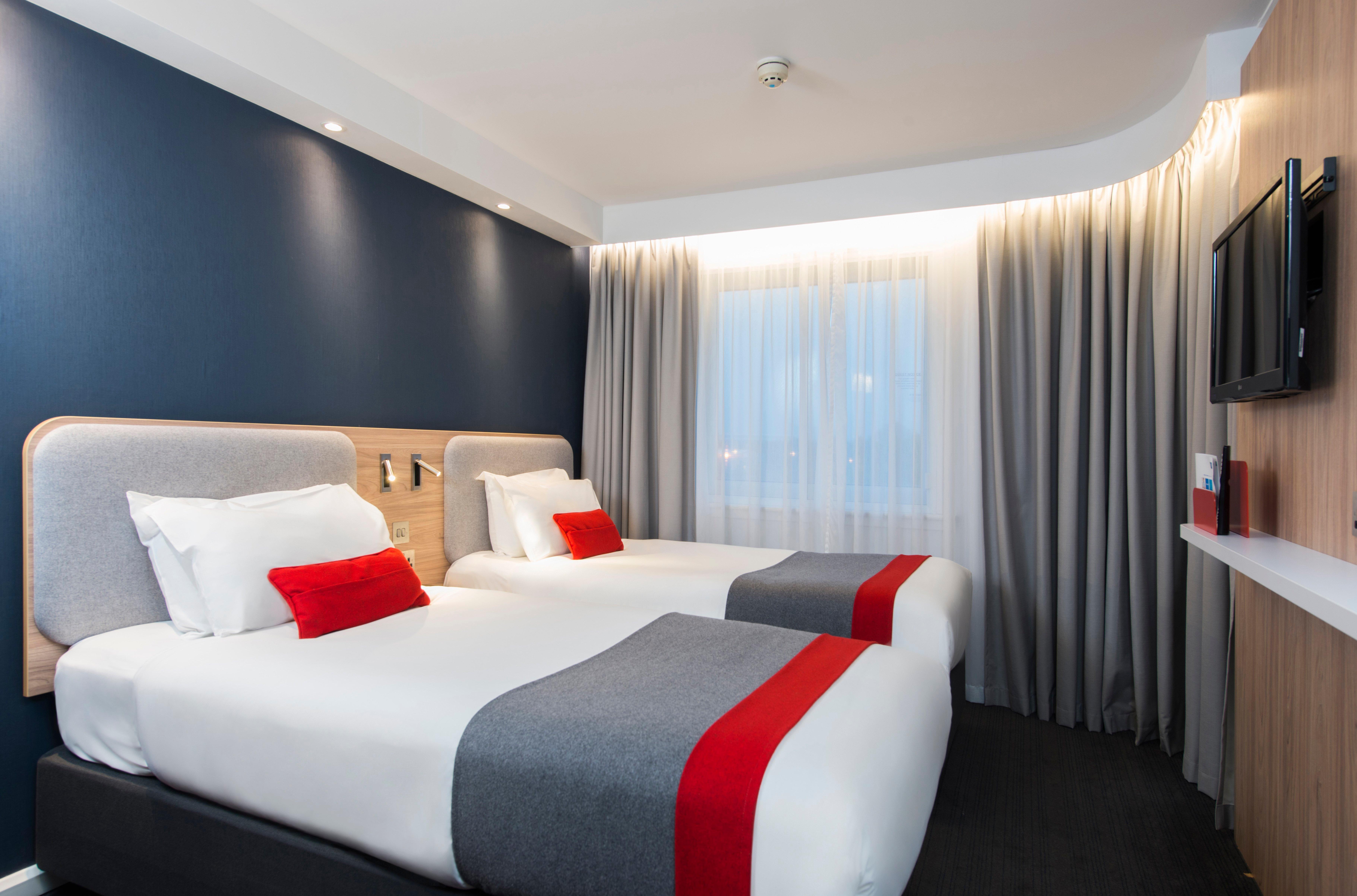 Holiday Inn Express Milton Keynes, An Ihg Hotel Εξωτερικό φωτογραφία