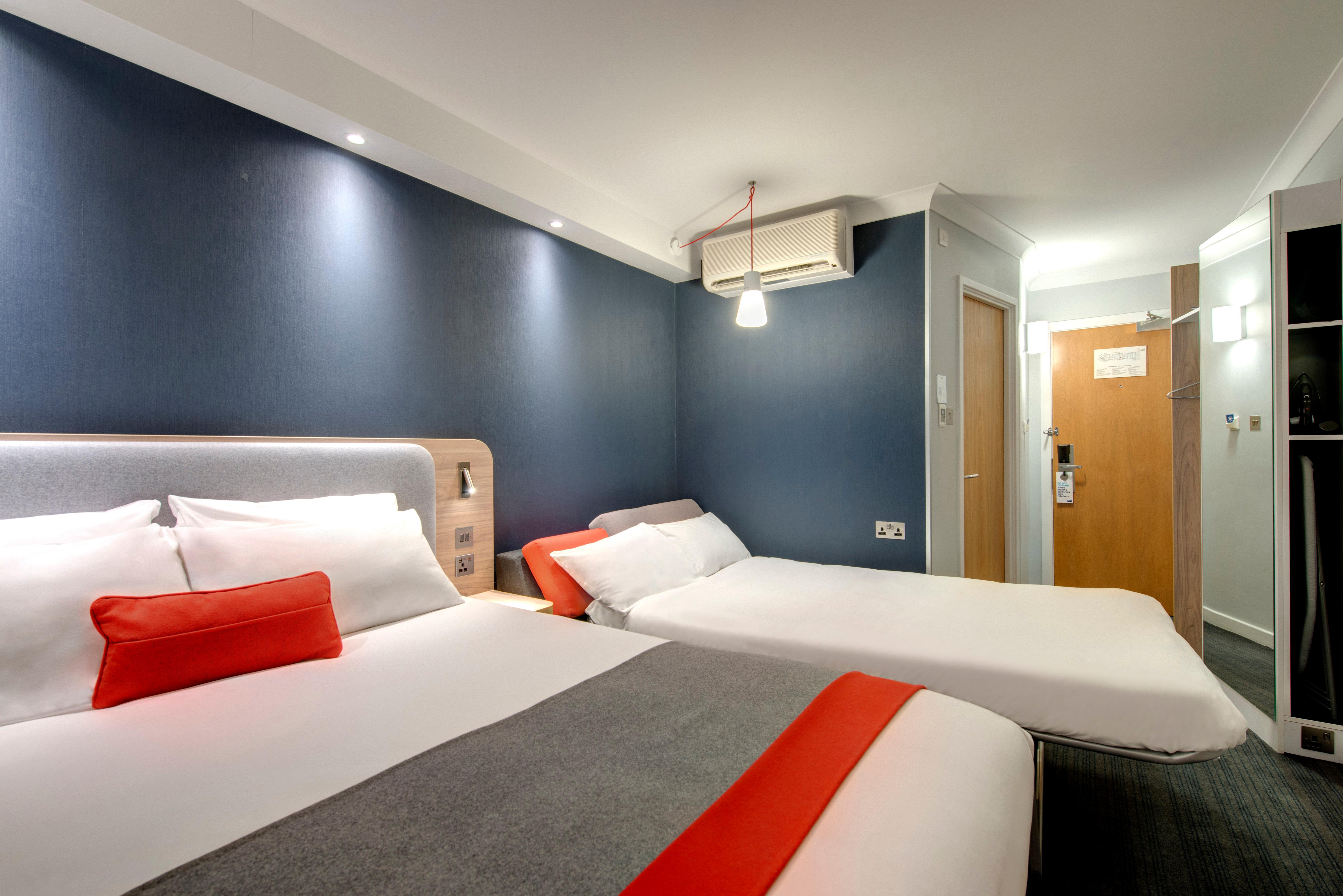 Holiday Inn Express Milton Keynes, An Ihg Hotel Εξωτερικό φωτογραφία