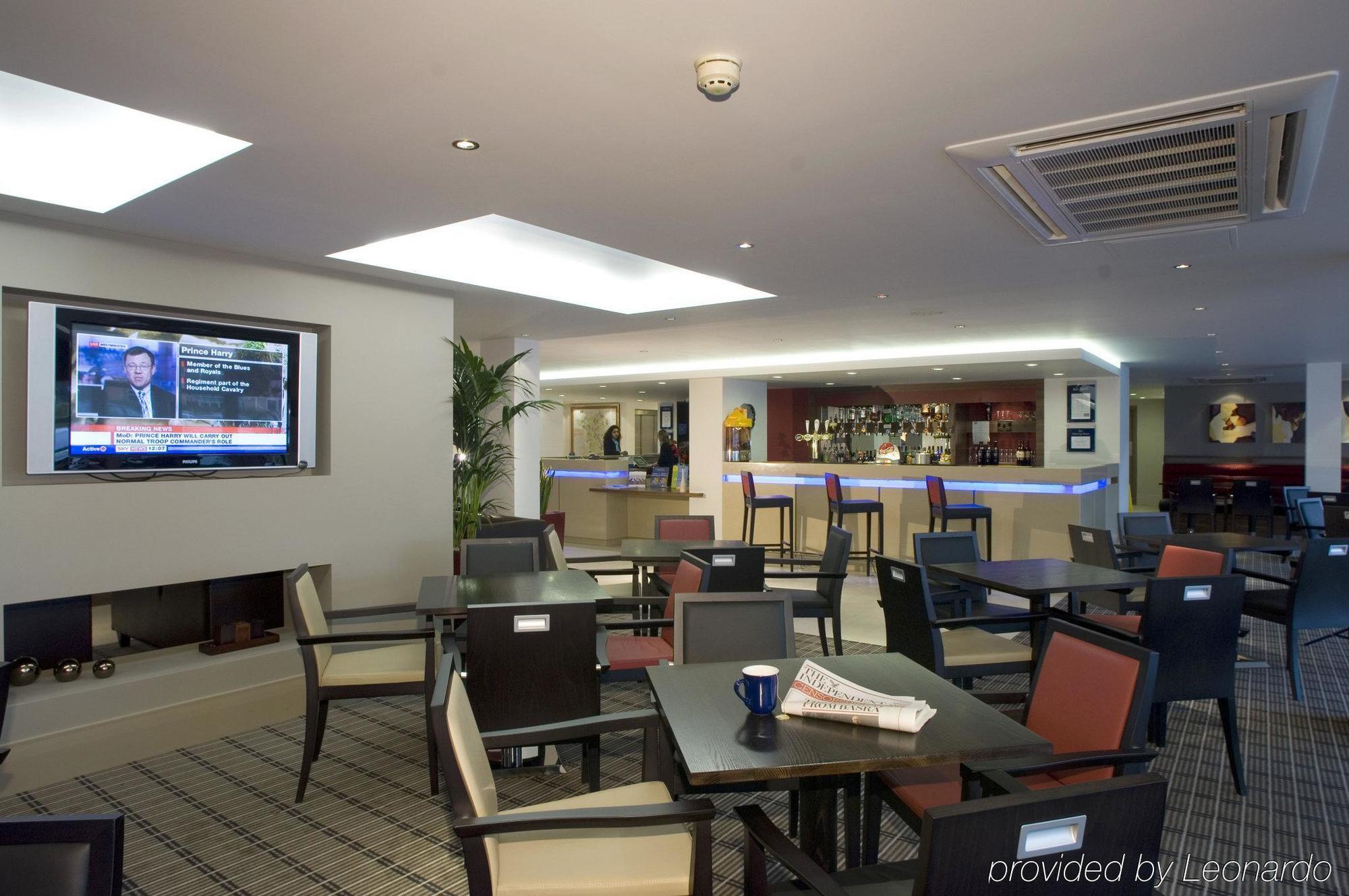 Holiday Inn Express Milton Keynes, An Ihg Hotel Εστιατόριο φωτογραφία