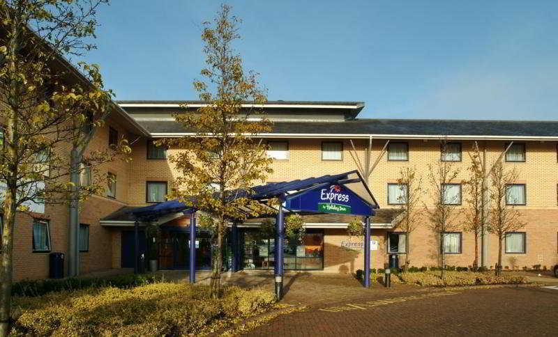 Holiday Inn Express Milton Keynes, An Ihg Hotel Εξωτερικό φωτογραφία