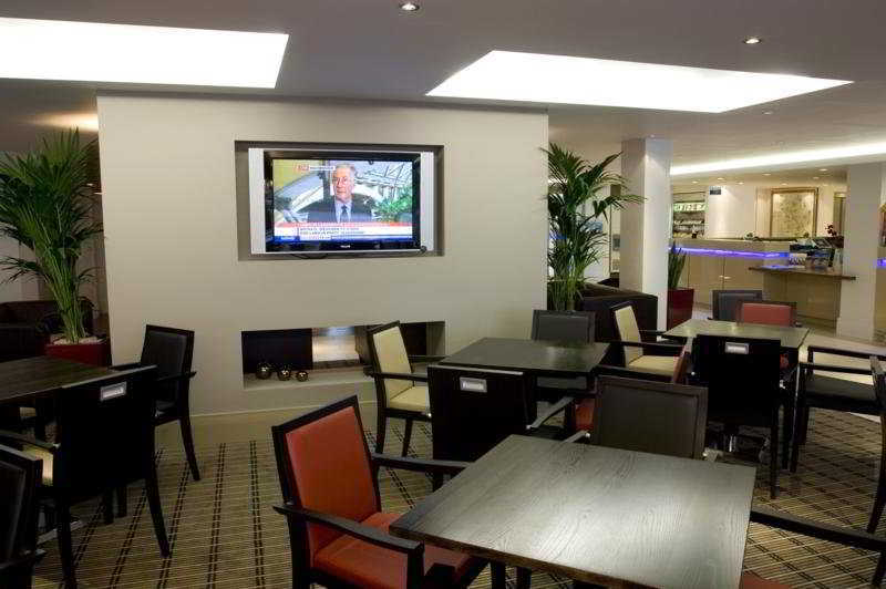 Holiday Inn Express Milton Keynes, An Ihg Hotel Εξωτερικό φωτογραφία