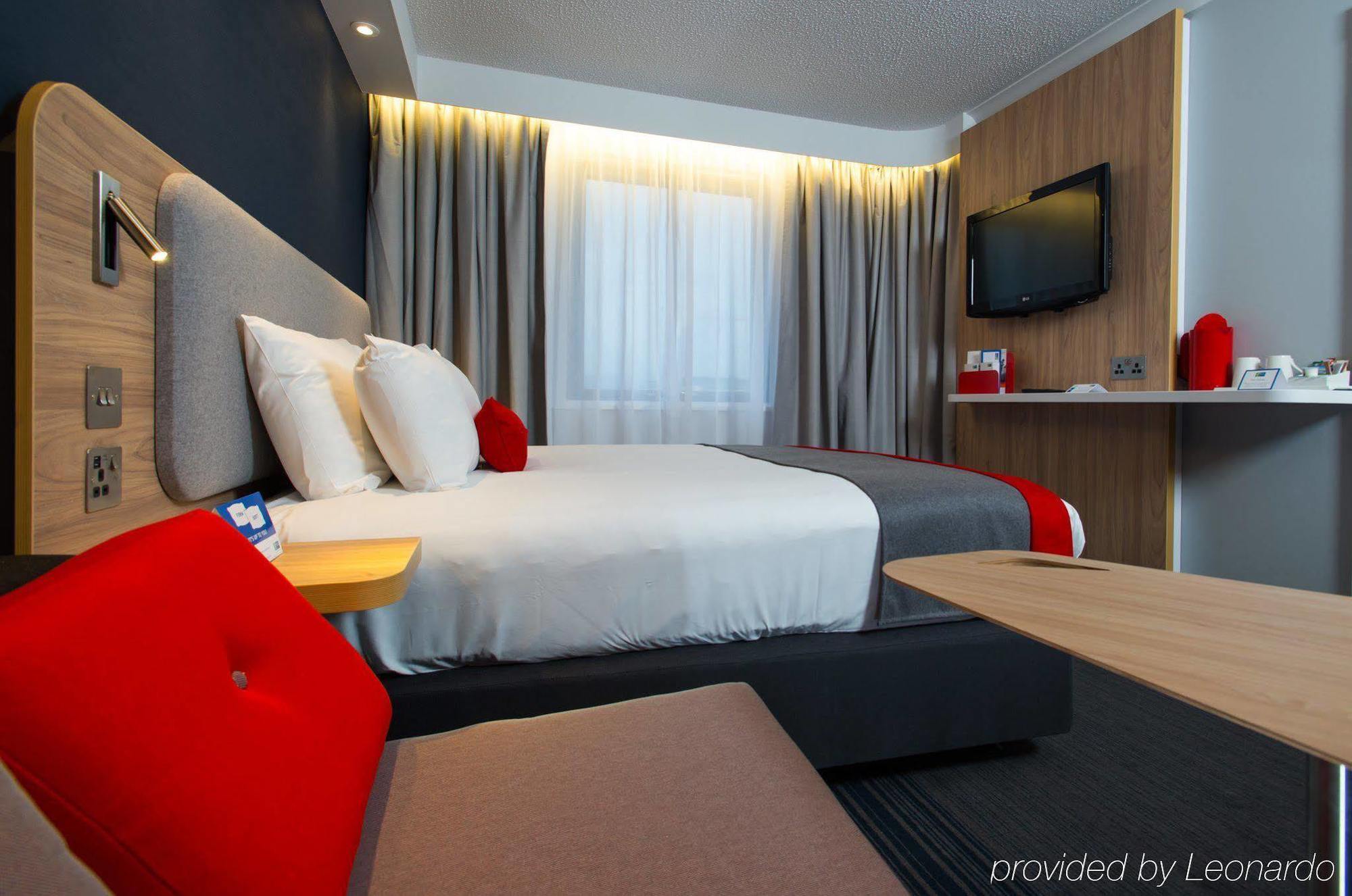 Holiday Inn Express Milton Keynes, An Ihg Hotel Εξωτερικό φωτογραφία