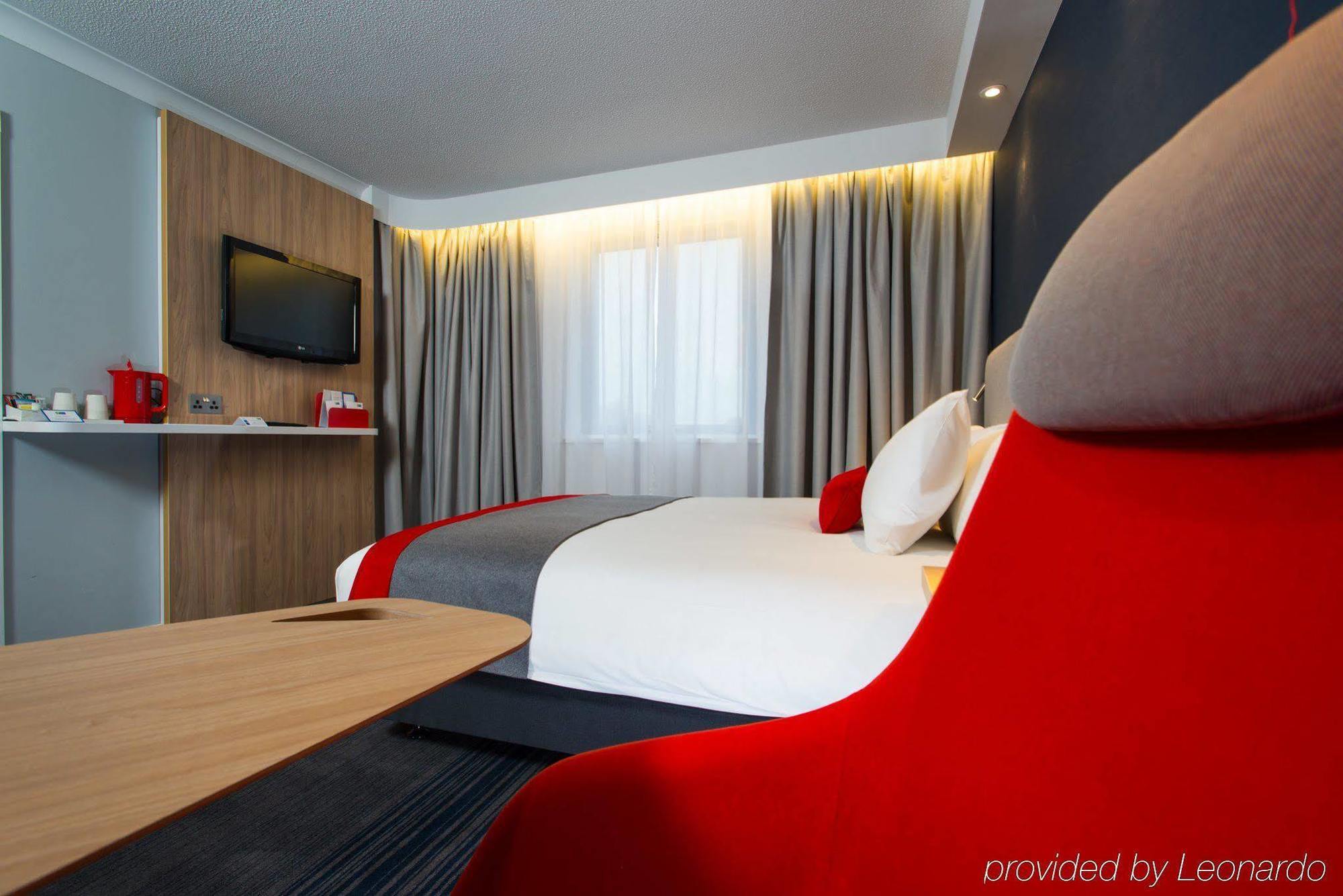 Holiday Inn Express Milton Keynes, An Ihg Hotel Εξωτερικό φωτογραφία