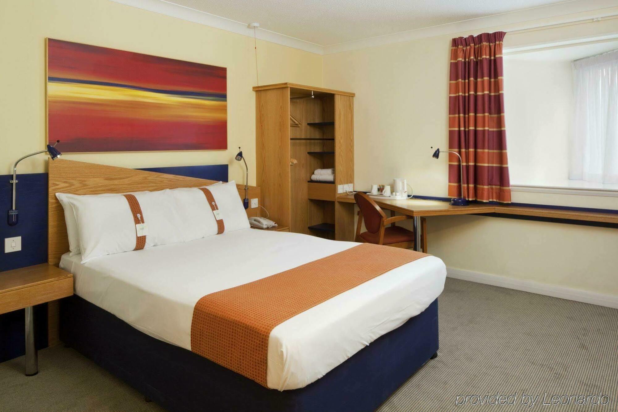 Holiday Inn Express Milton Keynes, An Ihg Hotel Εξωτερικό φωτογραφία