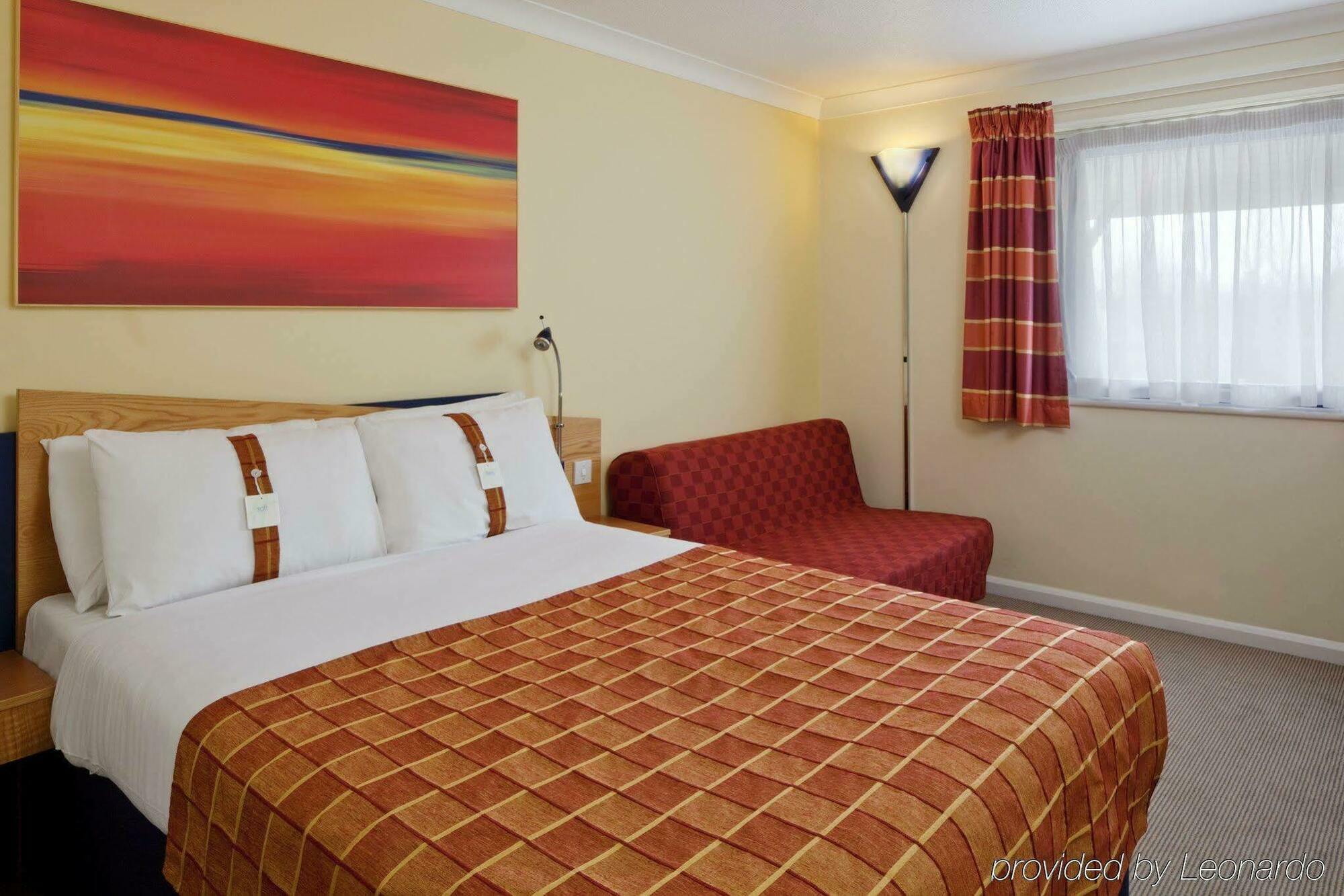 Holiday Inn Express Milton Keynes, An Ihg Hotel Εξωτερικό φωτογραφία